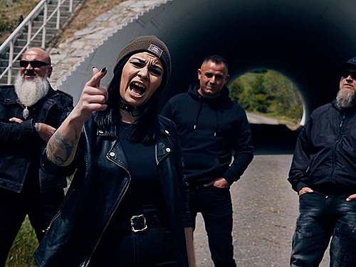 TRY4 – Teď jde hlavně o to se nějak usadit v hudebním prostředí, začít koncertovat a dostávat naši muziku mezi posluchače a fanoušky.