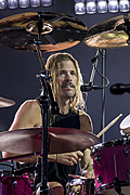 Zemřel Taylor Hawkins, bubeník FOO FIGHTERS