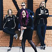 DIRTY BLONDES představují nový singl a klip Freedom