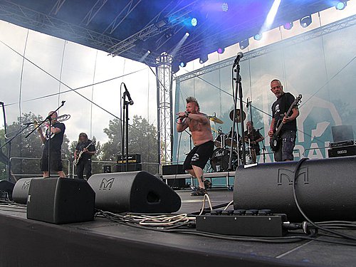 THE NEUNIKNEŠ – Trombon používáme tak, aby byl kompaktní součástí toho, co hrajeme. Aby to nebylo stylem nářez, vyhrávka, nářez. A nedej bože, aby ubral na tvrdosti nebo rychlosti.