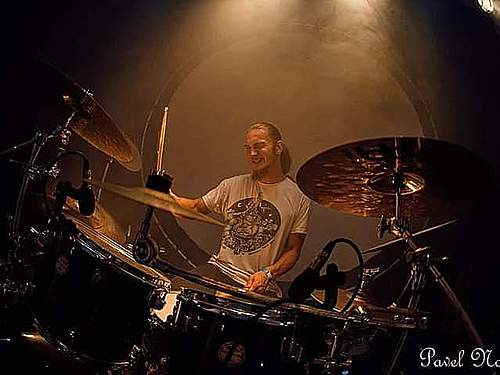 Tuzemští bubeníci vs. Dave Lombardo – „Rites Of Percussion“: Tom (EXORCIZPHOBIA)