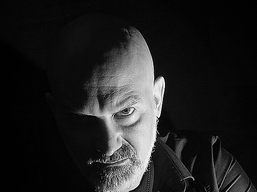 RAVENOIR – Už v počáteční fázi komponování materiálu pro třetí opus „Cultus Inferi“ jsem měl zcela jasnou představu a věděl, že chci tentokrát více využít pomalých „funerálních“ temp.