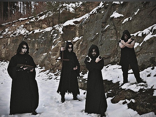 BEYOND THE DARK ANGEL – Black metal nás celkově velmi oslovuje, ale chceme jej zkusit hrát v jiném pojetí a dost odlišně od ostatních kapel podobného ražení.