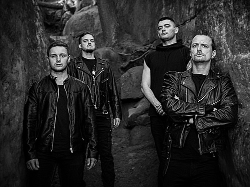 MALLEPHYR – S konceptem alba se pojí i artwork. Zrcadlí se v něm šílenství dvojí osobnosti, ne však ve smyslu vágního vnitřního souboje dobra a zla, ale hluboké a ještě hlubší prázdnoty osobnosti.