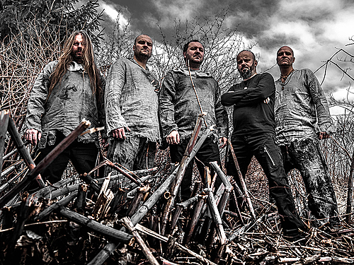 RAMCHAT – Úmyselne texty píšem tak, aby si člověk uvedomil súvislosti s dnešnou dobou, že máme x-krát viac ako naši predkovia, no napriek tomu sme čoraz viac nespokojnejší, arogantnejší, hráme sa na bohov voči zemi, prírode, iným ľuďom...