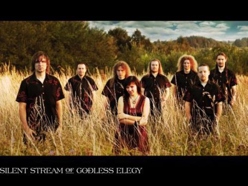 SILENT STREAM OF GODLESS ELEGY &#8211; Asi bychom nemohli mluvit o odkrývání našich kořenů a propojení metalu a folkloru, když bychom zpívali anglicky