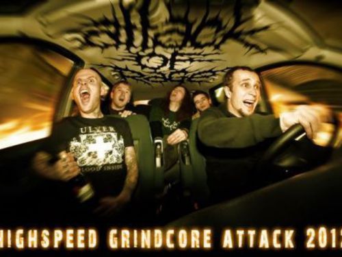 ATTACK OF RAGE – Je to hlavne o tom stále na sebe makať, potiť krv v skúšobni, naháňať nové kontakty, hrávať koncerty, robiť merch, vydávať cd a nečakať, že to všetko príde za rok