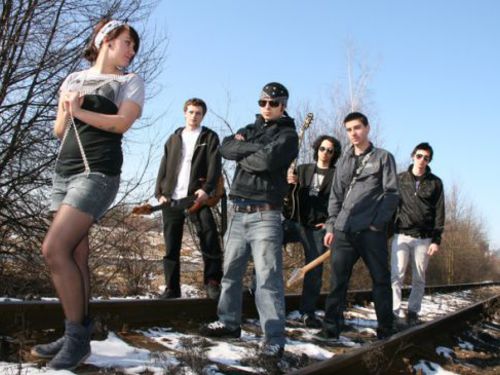 STRIP DOLLS – „Deset otázek“