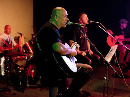 JAKO INDIÁN NE!ERAD HULIM SÁM – premiéra + E!E unplugged