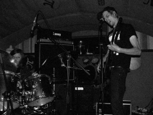 LICHENS – LICHENS je black metal v té nejprimitivnější a nejohlodanější podobě, je to výsměch veškerým honičům akordů a sól.