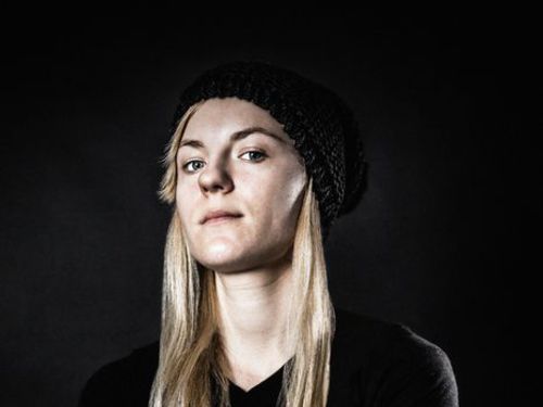Daniela Dahlien Neumanová (KEEP ON ROTTING, DILIGENCE, THE CORONA LANTERN) – Baví mě se podílet na něčem, co má možnost zanechat nějakou stopu. Hudba je pro mě útočiště, meditace, únik z reálna okolo.