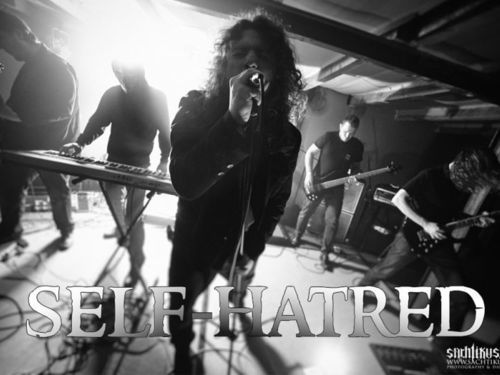 SELF-HATRED – „Theia“ představuje pohled do minulosti a zakončuje jednu éru naší kapely.