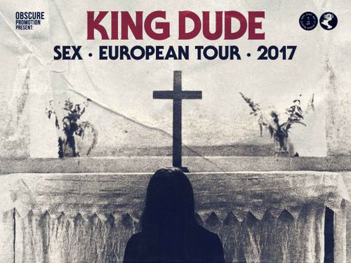 Temný folkař King Dude přijede pocuchat vaše nervy společně s Drab Majesty - info