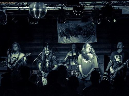 MINCING FURY AND GUTTURAL CLAMOUR OF QUEER DECAY – Chceme dělat muziku pokud možno co nejpestřejší a s překvapivými zvraty.