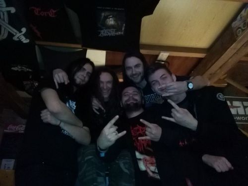 MARANA – Pokud chcete popisovat brutality, nemusíte si vymýšlet scénáře z béčkových hororů, stačí se rozhlédnout kolem sebe.