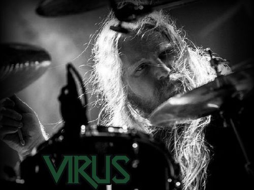 VIRUS KAPAK – Přijde mi to jako poměrně neotřelej nápad – myšlenka sólovýho zpívajícího bubeníka.