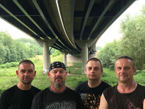 SEPPUKA – Dokud nás senilita nevyprudí, stáří nedohoní a zdraví neopustí, tak valíme dál.